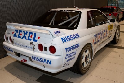 Nissan_Skyline_GT-R_(BNR32)_1991_24_Hours_of_Spa_winner_replica_rear.jpg