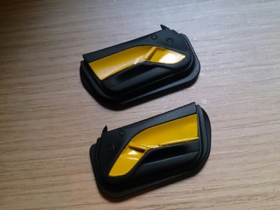 Los paneles de las puertas, falta detallar los botones, y detallar en aluminio o fibra de carbono..
