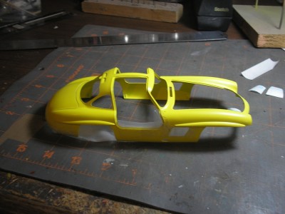 Se aplicó pintura color amarillo en la carroceria