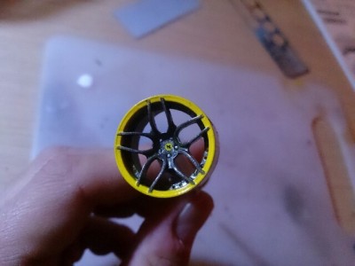 Por ultimo las llantas.. Estan pintadas a mano, menos el aro de ella que lo pinte en aero.. Me parecia una locura enmascarar todo el aro, asi que decidi pintarlas a mano, han quedado muy chulas.. <br />Bueno espero que os guste y haber si hago algo mas esta semana.. Un saludo
