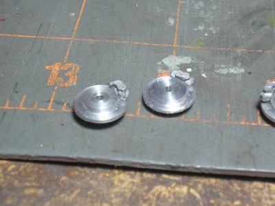 discos de freno hechos en alumino (se uso torno) así como las mordasas (en resisna)