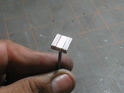 Se realizó un componente electrónico con tips de compañeros del foro (estire y lámina de lata de refresco)