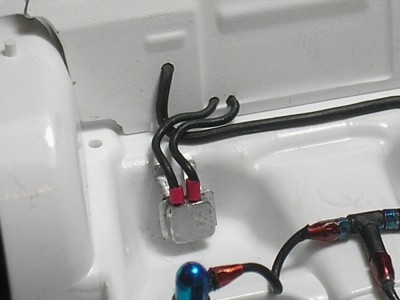 regulador conectado y ubicado en el interior
