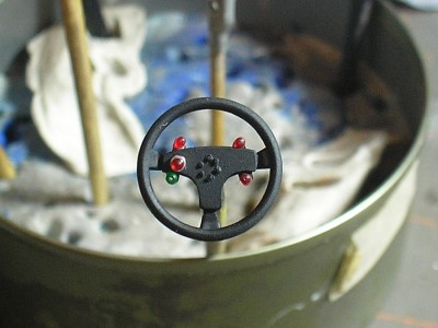 volante pintado y colocado los botones de luces e interruptor