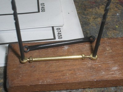 Se realizó las barras de la suspensión con bronce hechas en el torno