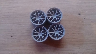 Estan son las llantas que voy a usar en el porsche, los originales no me gustan asi que decidi cambiarlas.