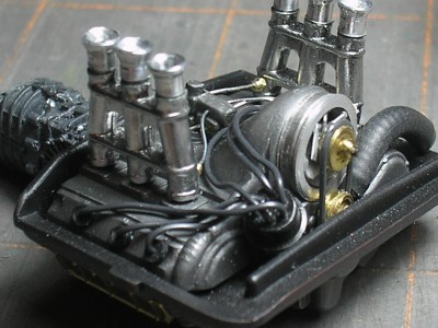 se detalla motor con piezas de aluminio hechas en torno