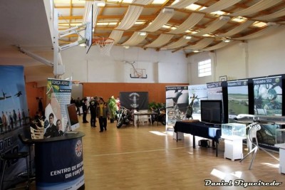 Interior parte de los stands intitucionales como el de la Fuerza Aerea