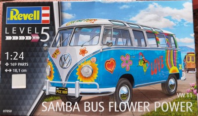 Este es el kit vw t1 Samba Bus de revell
